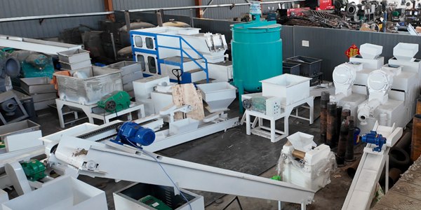 &Eacute;quipements industriels pour la production de savon, cuve de m&eacute;lange et extrudeuses