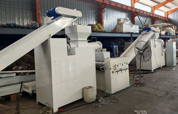 Ligne complète de fabrication de savon avec extrudeuse et broyeur à trois rouleaux